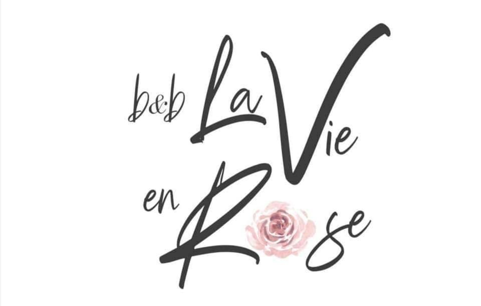 La Vie En Rose Fondi Exterior foto